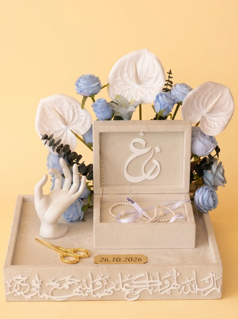 Porta Anillos Boda wedding ring holder in cool cream, featured product image