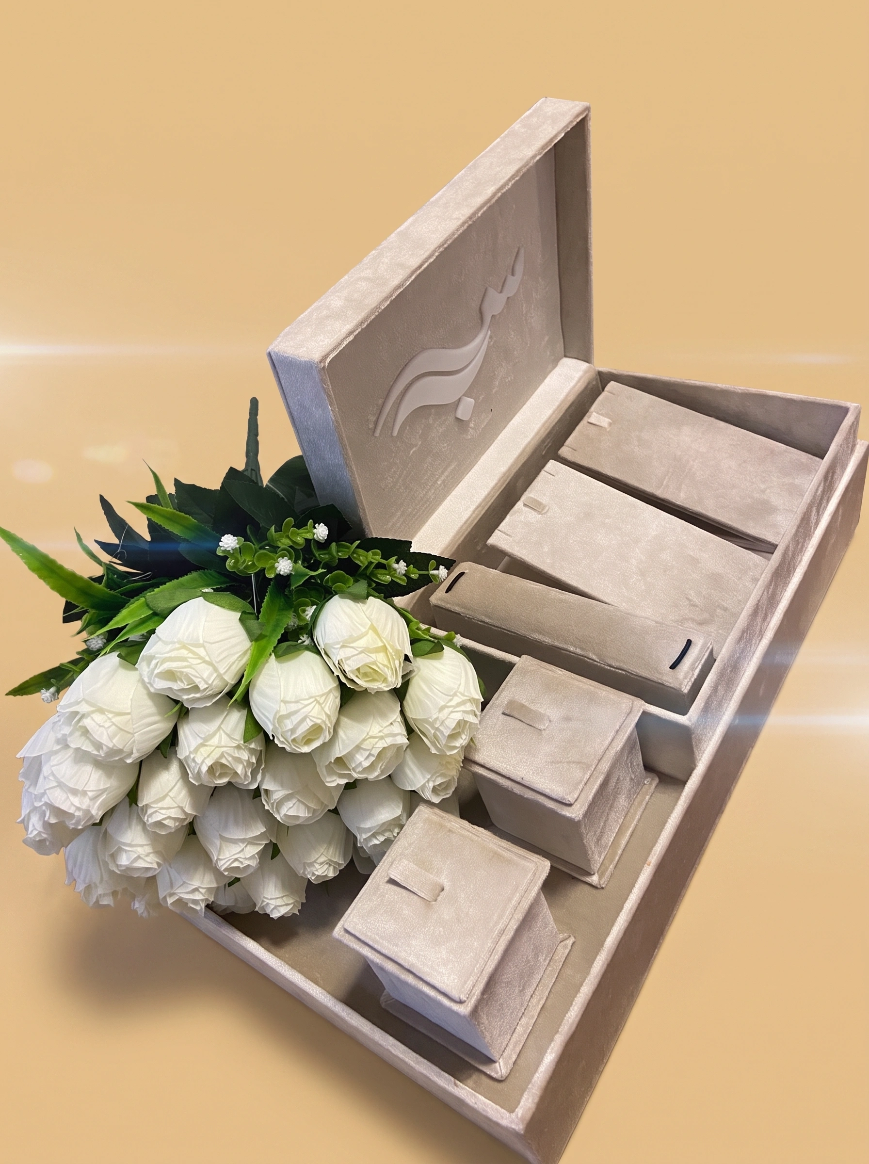 Wedding Gifts for Newlyweds – Personalized Gift Box