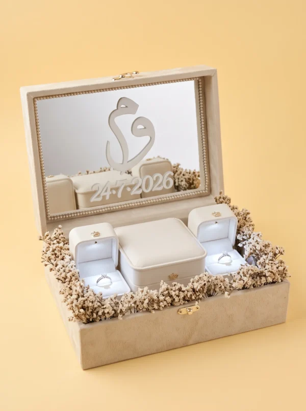 Velvet ring case with mirror, white monogram and date 24-7-2026, lit ring boxes in dried flowers